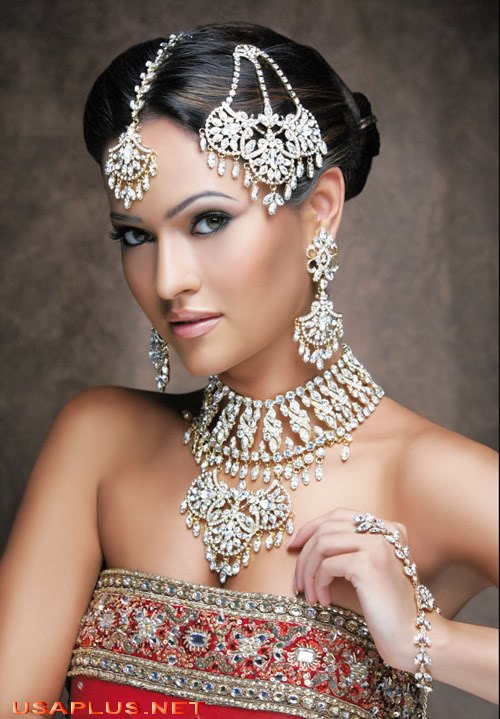 Pakistani Bridal with Latest Jewelry and Makeup Look Gorgeous